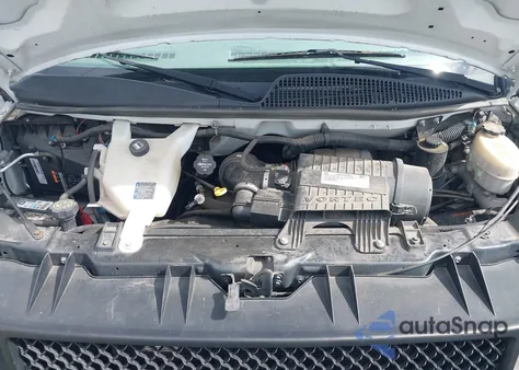 2017 Chevrolet Express 2500 Work Van z USA, uszkodzony, nr VIN 1GCWGAFFXH1343993